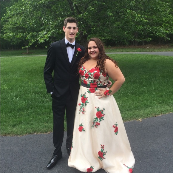 Prom Dress by Sadie Robertson.(Can be for wedding) - Picture 2 of 4